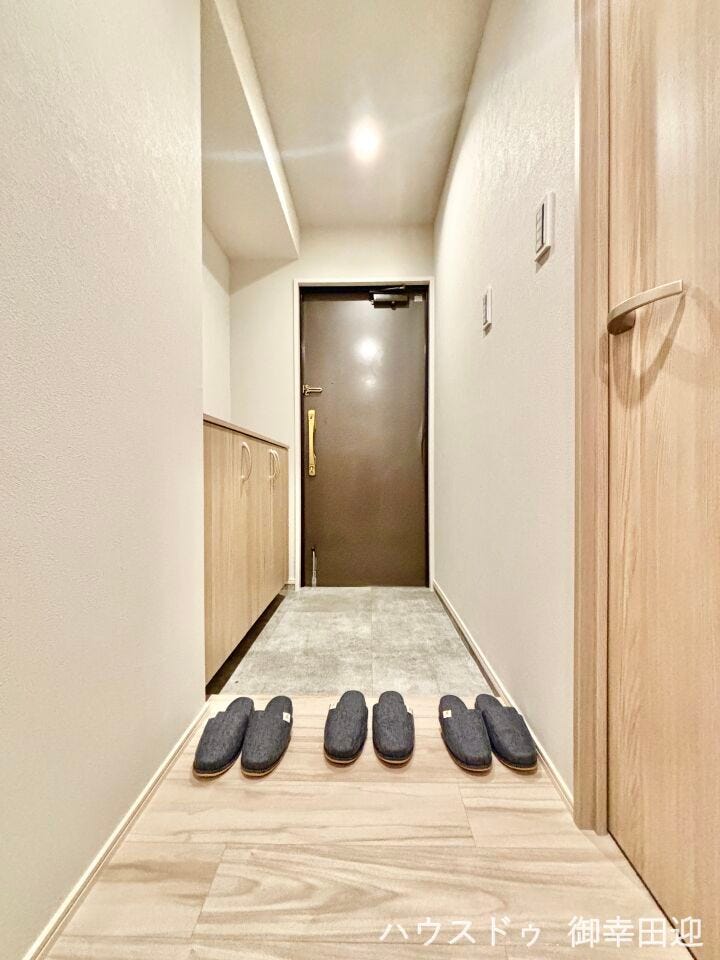 ■「ただいま」の安堵をくれる場所■訪れる人を迎え入れ、帰るたびにホッと一息つける、明るく機能的なエントランス。