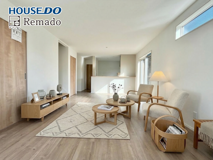 【リビング】
■家族の笑顔が集う中心地■お気に入りの家具を迎え、窓からは心地の良い光が差し込みます。※CGで家具を配置しています。