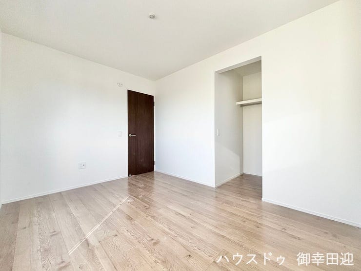 ■2階6.0帖洋室■寝室、書斎、趣味の部屋。家族の成長やライフスタイルに合わせ、様々な使い方ができる快適な空間です。