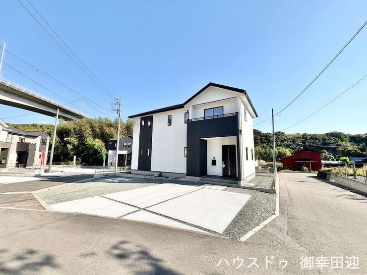 ■理想を叶える新しい暮らしの舞台■高いデザイン性と機能性を兼ね備えた住まい。ここで、家族の新しい物語が始まります。