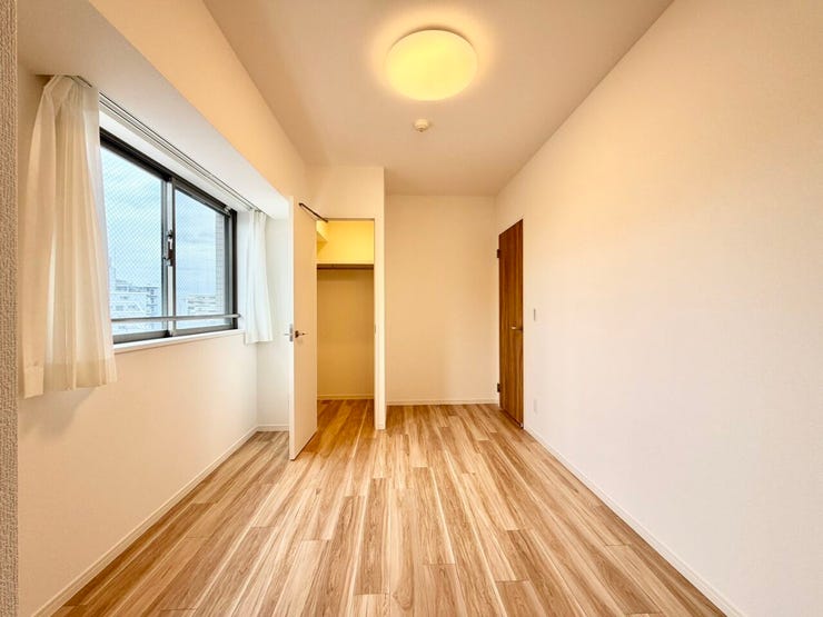 〈6.5帖〉〉たっぷりの収納スペースで快適に暮らせそう