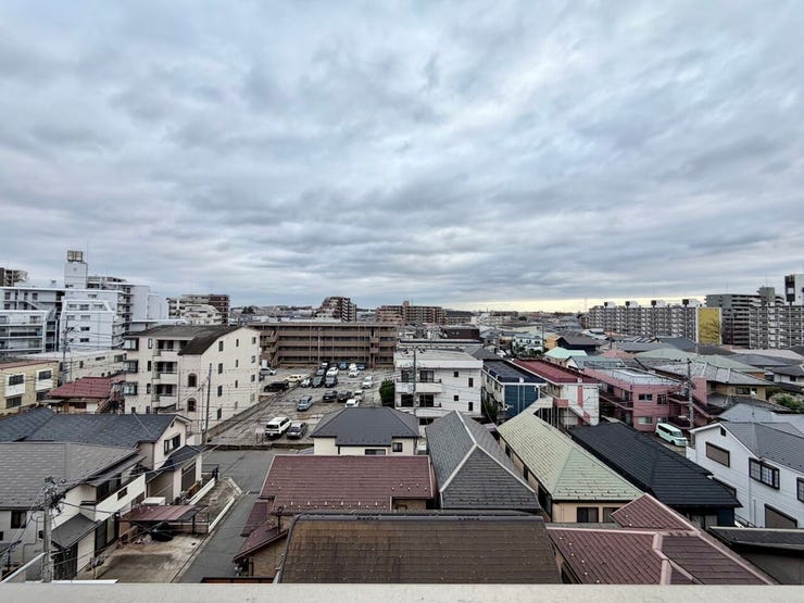 前面に高い建物がないため、開放的です♪