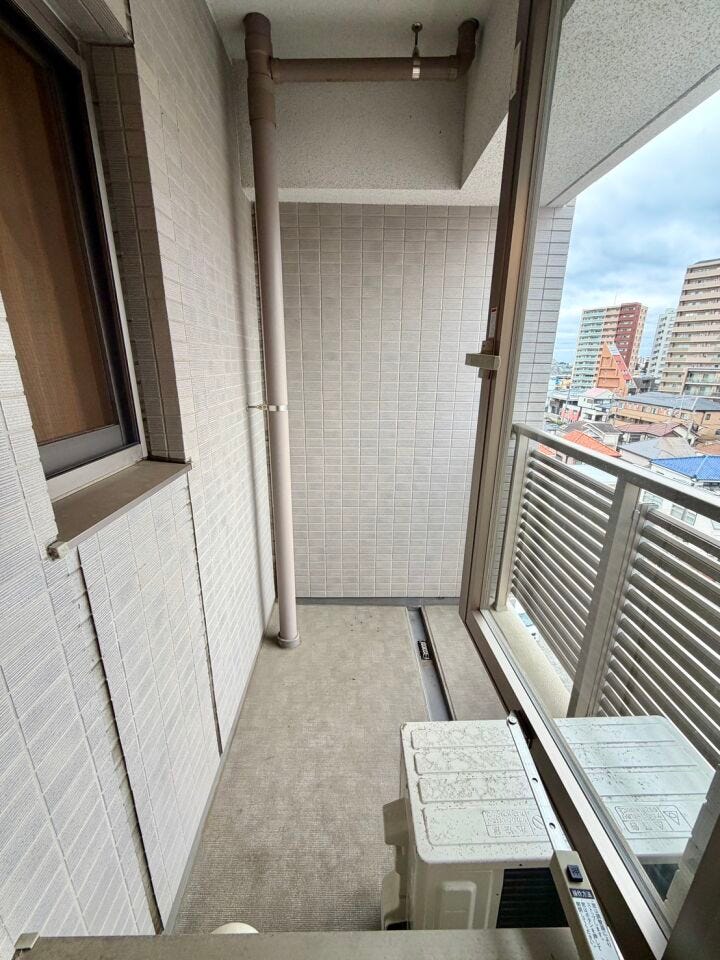 室内で保管したくない物は、こちらに置くことができます。