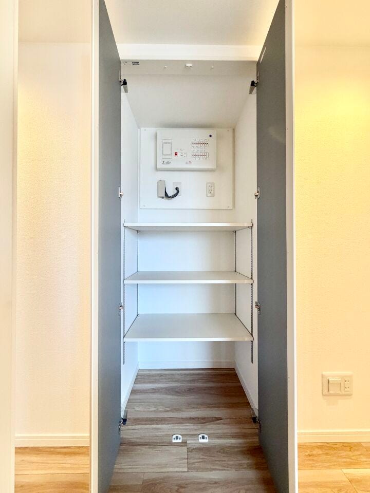 〈廊下収納〉出し入れが楽な廊下収納には掃除機などの日用品を収納するにも便利♪