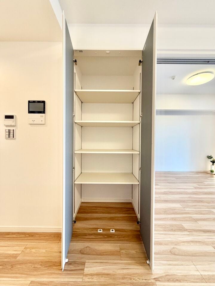 〈リビング収納〉可動棚付きで収納の幅が広がります♪