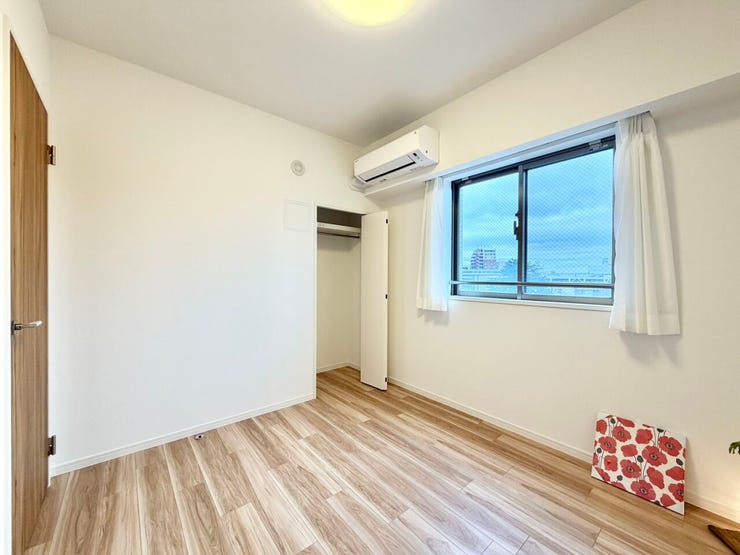 〈4.8帖〉便利な全居室収納スペース付♪エアコン付きで快適♪