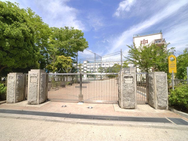 第十四中学校まで徒歩8分