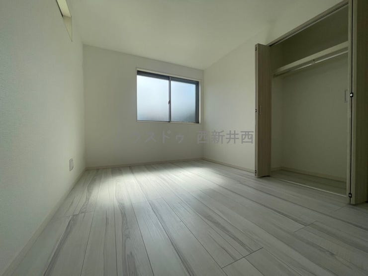 サービスルームにも充分な収納スペース