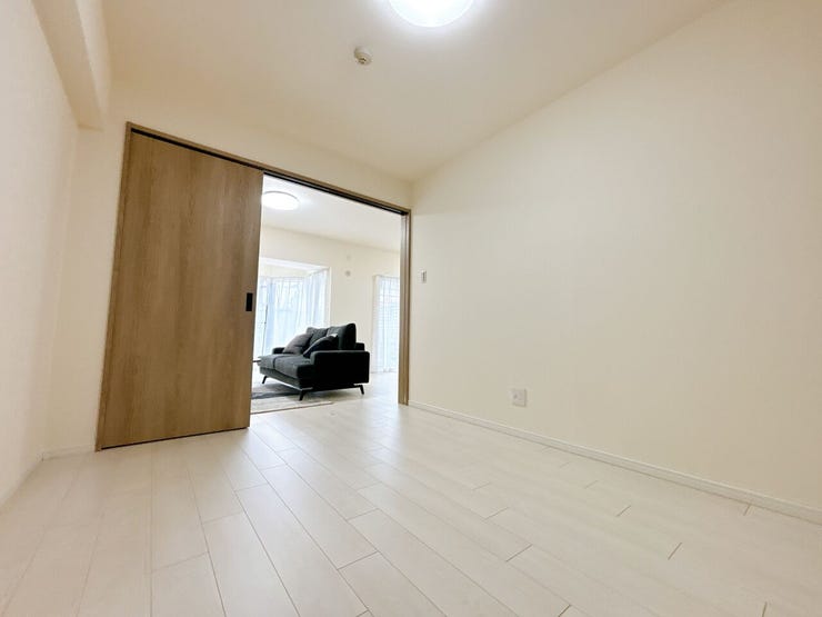 色合いに統一感のある、落ち着いた雰囲気のお部屋です。