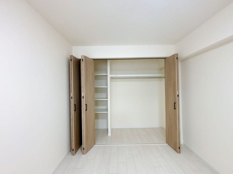 小物から大きな荷物まで収納ができ、お部屋を広く使って頂けます◎