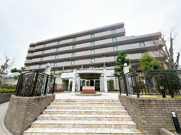 【外観】
「学園前駅」より徒歩約14分の立地◎