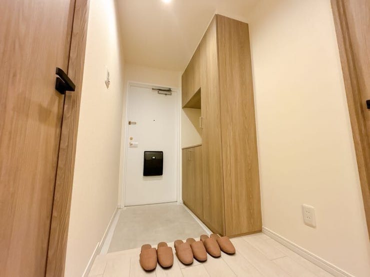 高さのある収納スペースがあり、靴以外も収納頂けます。