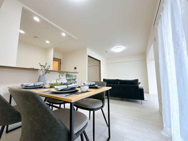 優しい色合いの室内です。
統一感があり、空間がより広く感じられます。