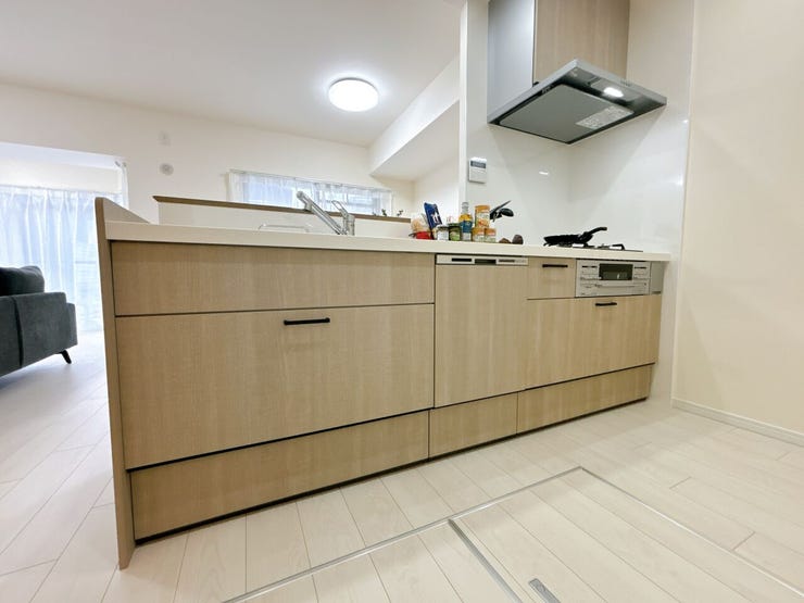 カウンターキッチンなので、お料理をしながらリビングを見渡すことができます◎