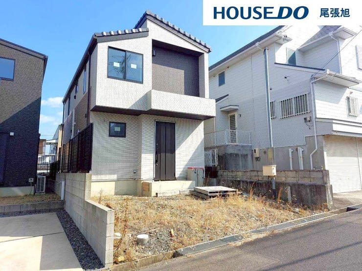 【外観】
【建物外観】堂々たる趣ながら、時代の流れに惑わされないシックなカラートーンで街並みに溶け込む外観は、主張し過ぎず、また平凡になり過ぎず絶妙なコントラストで輝きを放ちます。