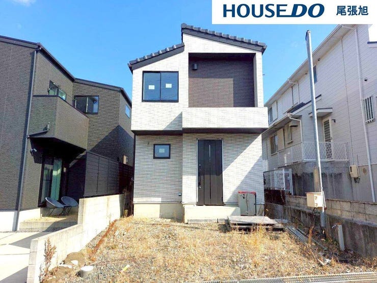 【陽当り良好】明るく暖かな光が差し込む家で、毎日が元気にスタート。南向きや開放的な窓からの自然光がたっぷりと室内に届き、季節を問わず温かみのある空間が広がります。家族全員が心地よく暮らせる住まいです。