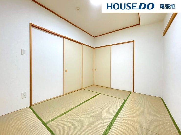 【和室】日本を感じる和室です。和の雰囲気が素敵なお部屋です。明るく居心地が良いちょっとしたお部屋は、なにかと重宝します♪お子様のプレイルームとして、客間として、様々な使い方ができそうですね♪