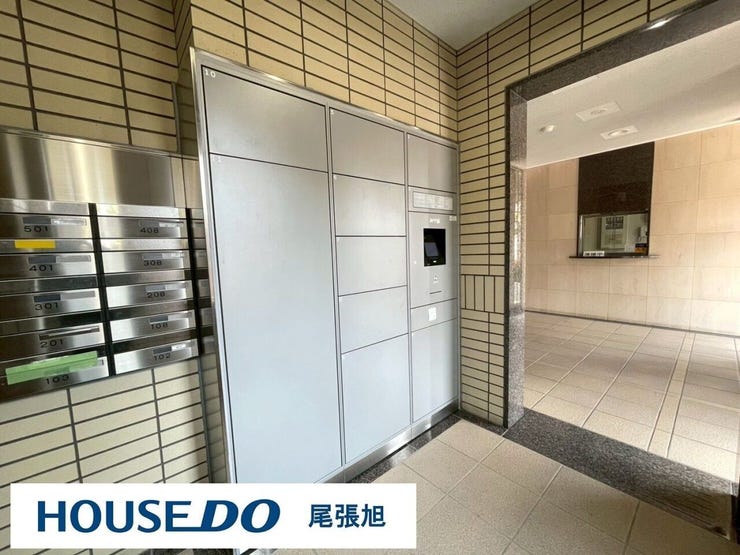 【宅配ボックス】宅配ボックスなら、不在時でも安心して荷物を受け取ることができます。24時間受け取り可能で、再配達の手間もゼロ。さらに、セキュリティもしっかりしており、大切な荷物が安全に保管されます。