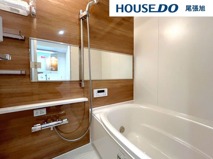 【浴室】癒しの空間、浴室で心も体もリフレッシュ。広々としたスペースで、ゆったりとしたバスタイムを楽しめます。毎日の疲れを癒す至福の時間を提供します。毎日帰るたびに、心地よいひとときを。