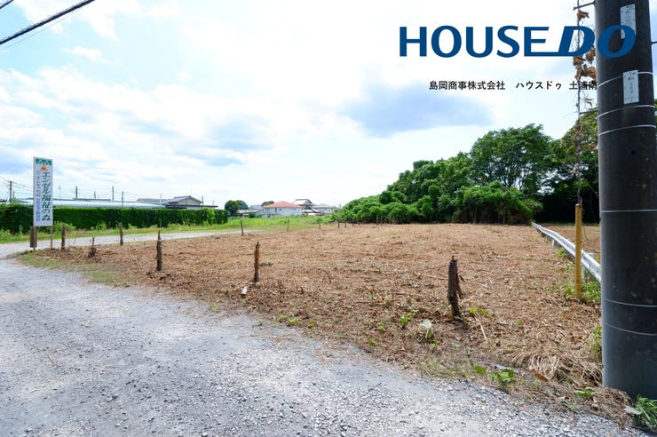 【外観】
【A区画】
長方形の整形地です。
分筆をし、確定測量を行います。
現況更地、境界杭を明示してお渡し致します。
お好き建築メーカーで建てられます♪