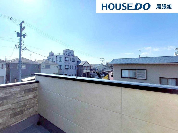 【陽当り良好】明るく暖かな光が差し込む家で、毎日が元気にスタート。南向きや開放的な窓からの自然光がたっぷりと室内に届き、季節を問わず温かみのある空間が広がります。家族全員が心地よく暮らせる住まいです。