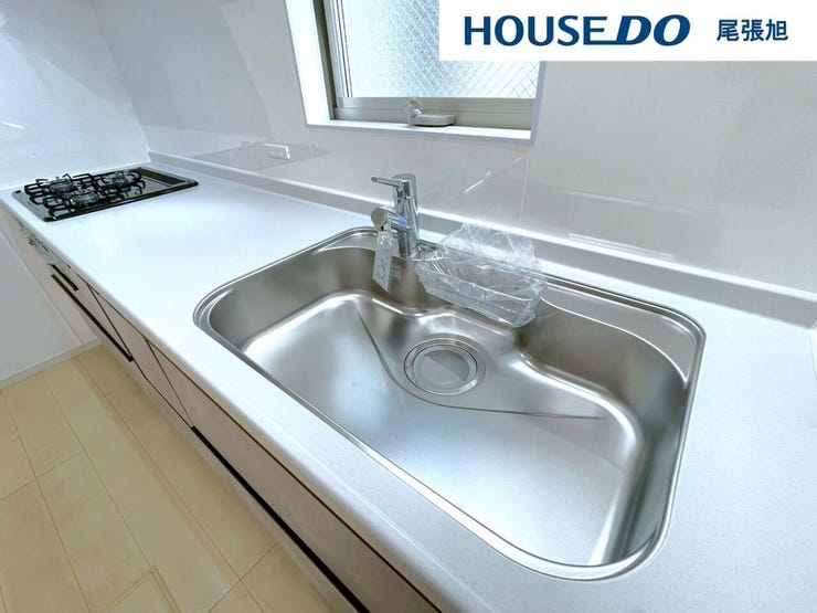 【シンク】非常に丈夫で高温にも強く、熱い鍋などを直接置いても問題なし!水に強くて錆びにくいのでお手入れも簡単!スタイリッシュなデザインが魅力のステンレスシンクです。長く使いやすい素材として人気です♪