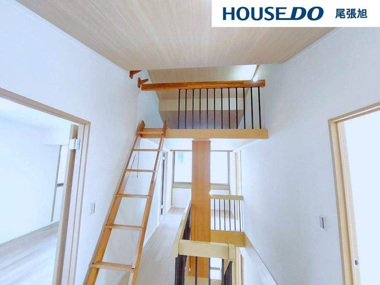 【ロフト】季節物の収納や趣味の場、お子さんの秘密基地など、多目的に活用できる空間のロフトスペースです。生活スペースをすっきり保ちながら、暮らしの幅を広げてくれる、うれしいプラスαの空間ですね♪