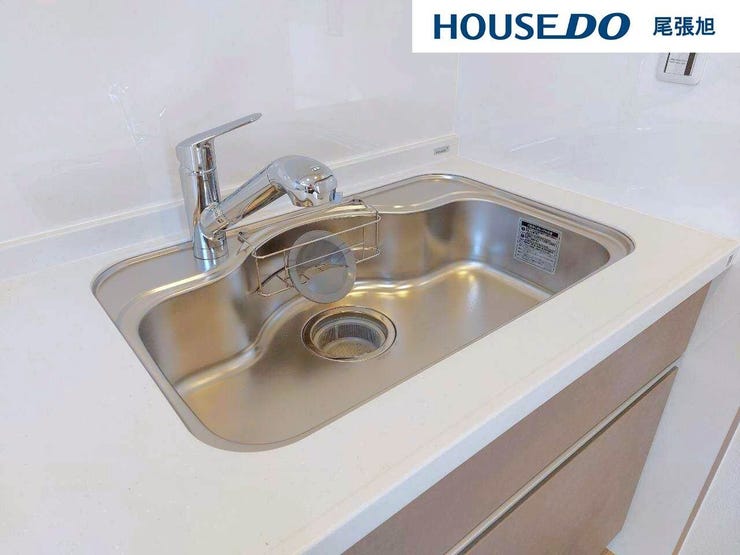 【シンク】非常に丈夫で高温にも強く、熱い鍋などを直接置いても問題なし!水に強くて錆びにくいのでお手入れも簡単!スタイリッシュなデザインが魅力のステンレスシンクです。長く使いやすい素材として人気です♪