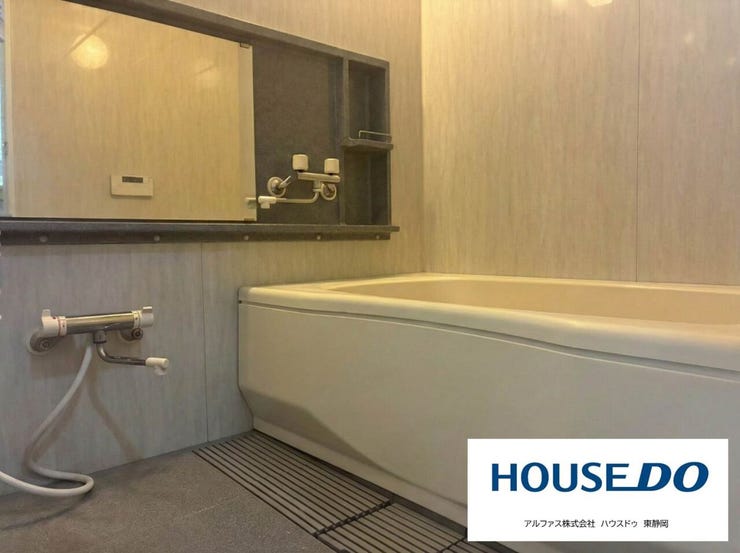 大きな横長ミラーで空間広々。1日の疲れを癒やすゆとりのバスルーム!