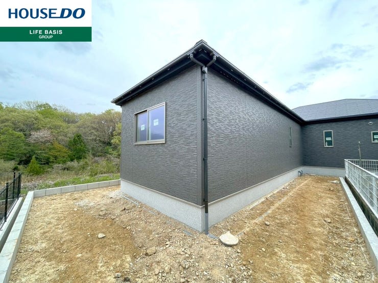 【眺望良好】緑あふれるリバーサイドの立地は、四季を感じる眺望と開放感が感じられ毎日の生活を特別なものにします。朝日や夕焼け、夜景を楽しむ贅沢な時間が広がります。