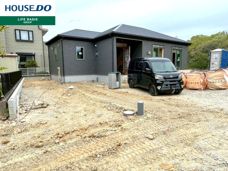 【駐車2台可能】車を2台所有している方には嬉しい、駐車スペースがしっかり確保された物件。来客時にも余裕を持って駐車できるため、家族や友人との時間ももっと楽しくなります。暮らしにゆとりが生まれますね。