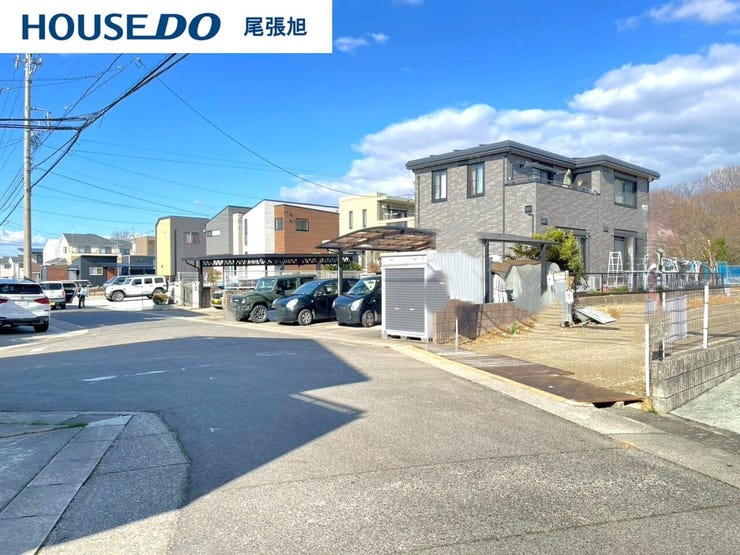 【前面道路】閑静な住宅街となっております。車通りも少ないので駐車も安心です。お子様のいるご家庭は安心して送り出せますね♪現地を実際に見ていただくことでしか分からない情報が沢山あります!