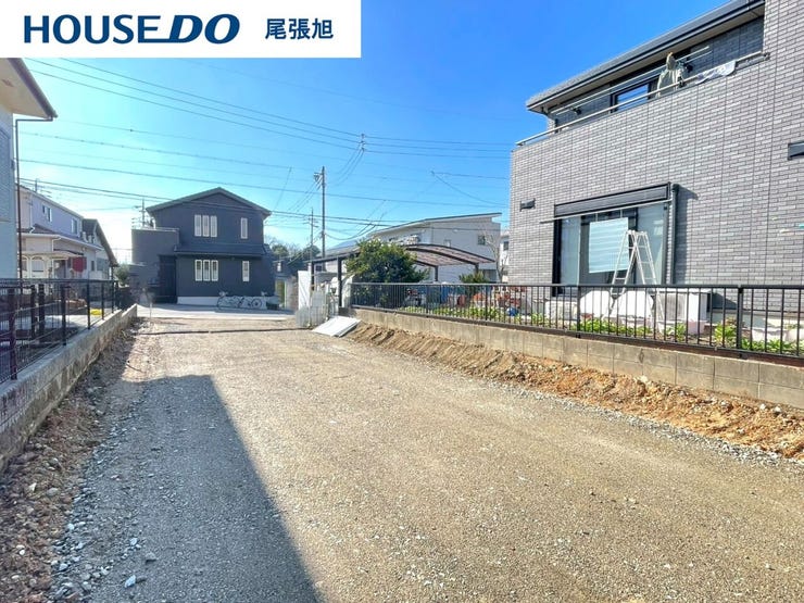 【スーパーまで徒歩10分圏内】日常のお買い物がもっとスムーズに。ちょっとしたお出かけ気分で歩いて行ける距離だから、車を使わずに済み、環境にも優しいライフスタイルが実現できます。便利で快適な立地です。