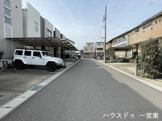 ≪南側西向き 幅約5.9m≫道路幅が広いので、向かいの住宅とも距離があるため日当たりも確保しやすいです。