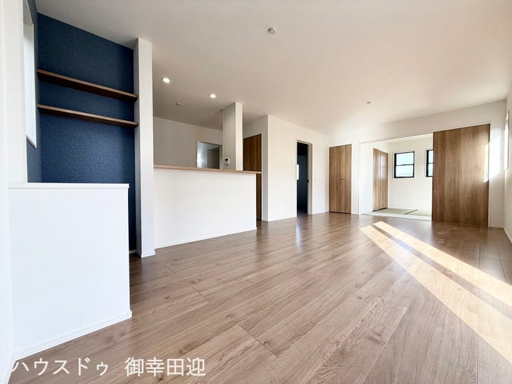 ■安らぎと笑顔の中心地■陽光が優しく降り注ぎ、会話が自然と弾む。ここでは、毎日が特別な時間へと変わります。