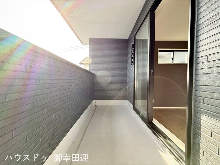 ■空の下の開放的な特等席■日光浴や読書、外の空気を感じながらリフレッシュ。暮らしを豊かにする、もう一つの心地よい空間です。