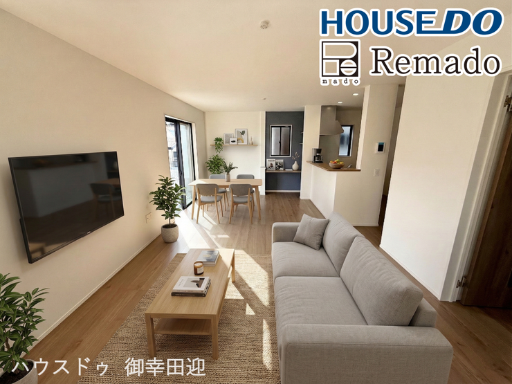 【リビング】
■家族の笑顔が集う中心地■お気に入りの家具を迎え、窓からは心地の良い光が差し込みます。※CGで家具を配置しています。