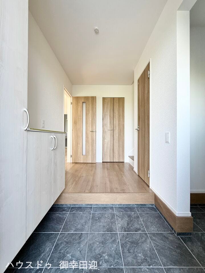 ■「しまう」が叶える美しい玄関■大容量のシューズボックスがあることでいつも整理された、気持ちの良い「家の顔」を保てます。