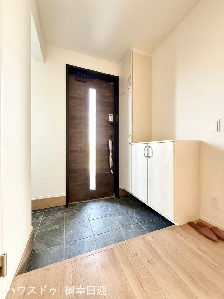 ■「ただいま」の安堵をくれる場所■訪れる人を迎え入れ、帰るたびにホッと一息つける、明るく機能的なエントランス。