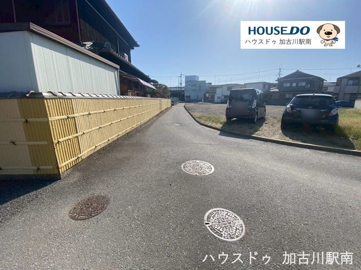 ※こちらの道路は法42条2項道路です。