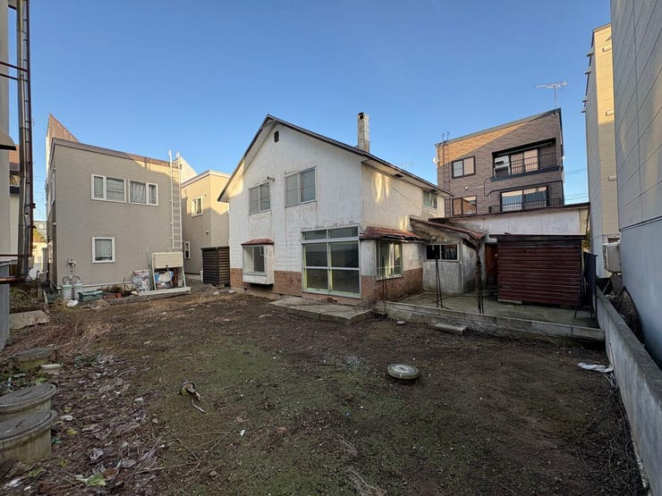 裏の土地は解体引渡しになります