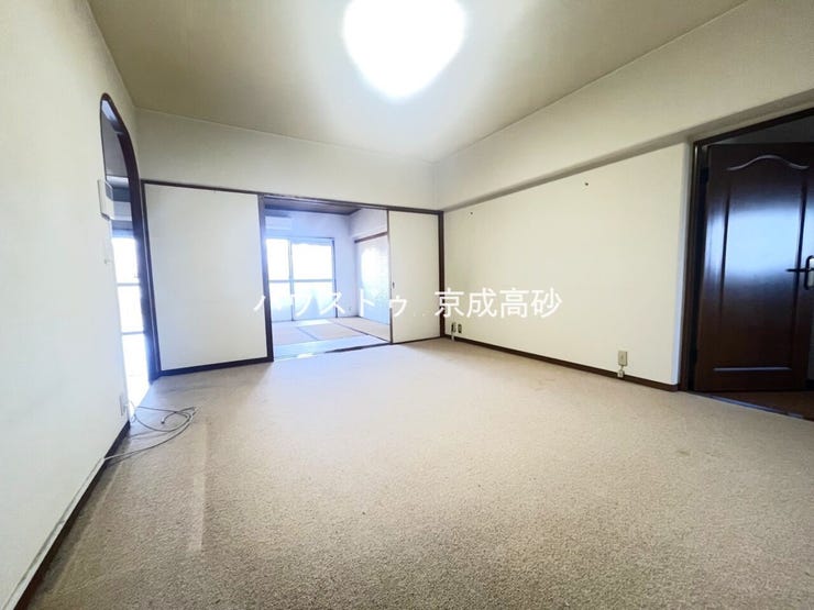 毎日の疲れを癒す主寝室。リラックスできる時間をお過ごしください。