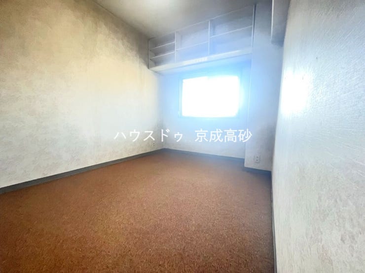 お子様の成長と共に「住まい方」も変化していきます。居室にはクローゼットを完備し、自由度の高い家具の配置が叶うシンプルな空間です。