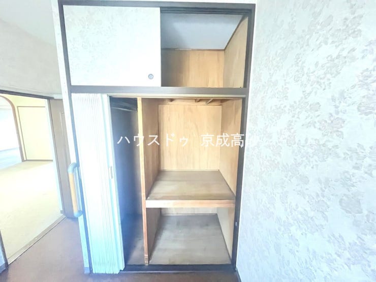 適材適所の収納付きです。