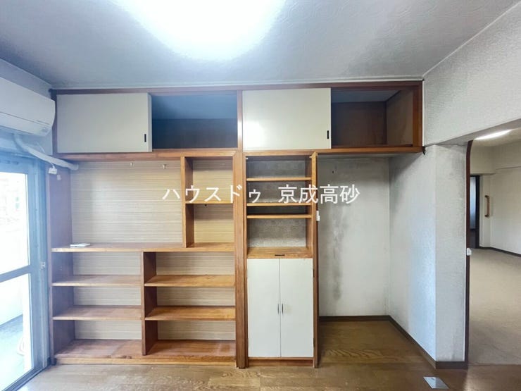 適材適所の収納付きです。