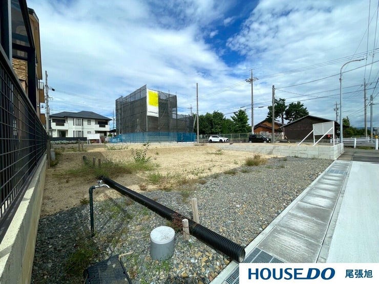 【前面道路】南向きの土地は日当たりもよく、お家の顔が正面を向きます。実際の交通量、日当たり、風通しは現地を見てみましょう♪現地を実際に見ていただくことでしか分からない情報が沢山あります!