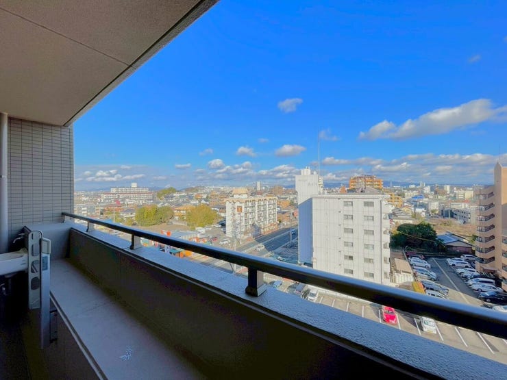 【通風良好】爽やかな風が家全体に行き渡る快適な住まい。風通しが良いことで、健康にも良い影響を与え、心地よい空気が家族全員をリフレッシュさせます。開放感あふれる空間で健康的な暮らしを実現できます。