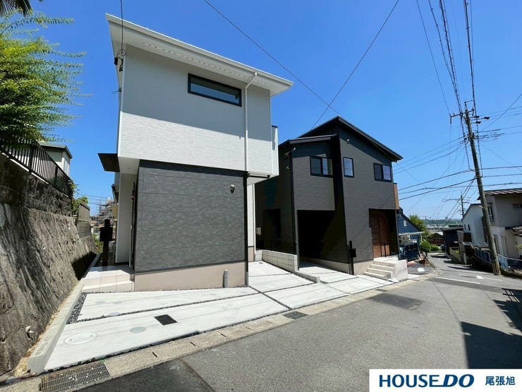 【外観】
【建物外観】閑静な住宅街に、今風素敵な新築戸建てが登場しました♪駐車スペースももちろん御座います!いつでもご内覧可能です。ご見学ご相談は弊社までお気軽にお問い合わせください。