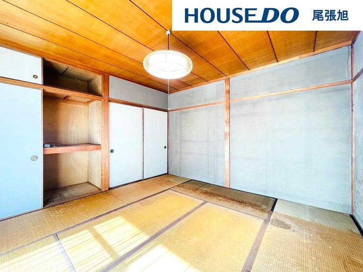 【和室】日本を感じる和室です。和の雰囲気が素敵なお部屋です。明るく居心地が良いちょっとしたお部屋は、なにかと重宝します♪お子様のプレイルームとして、客間として、様々な使い方ができそうですね♪