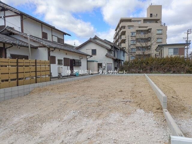 敷地約45.3坪♪並列駐車2台可能です!